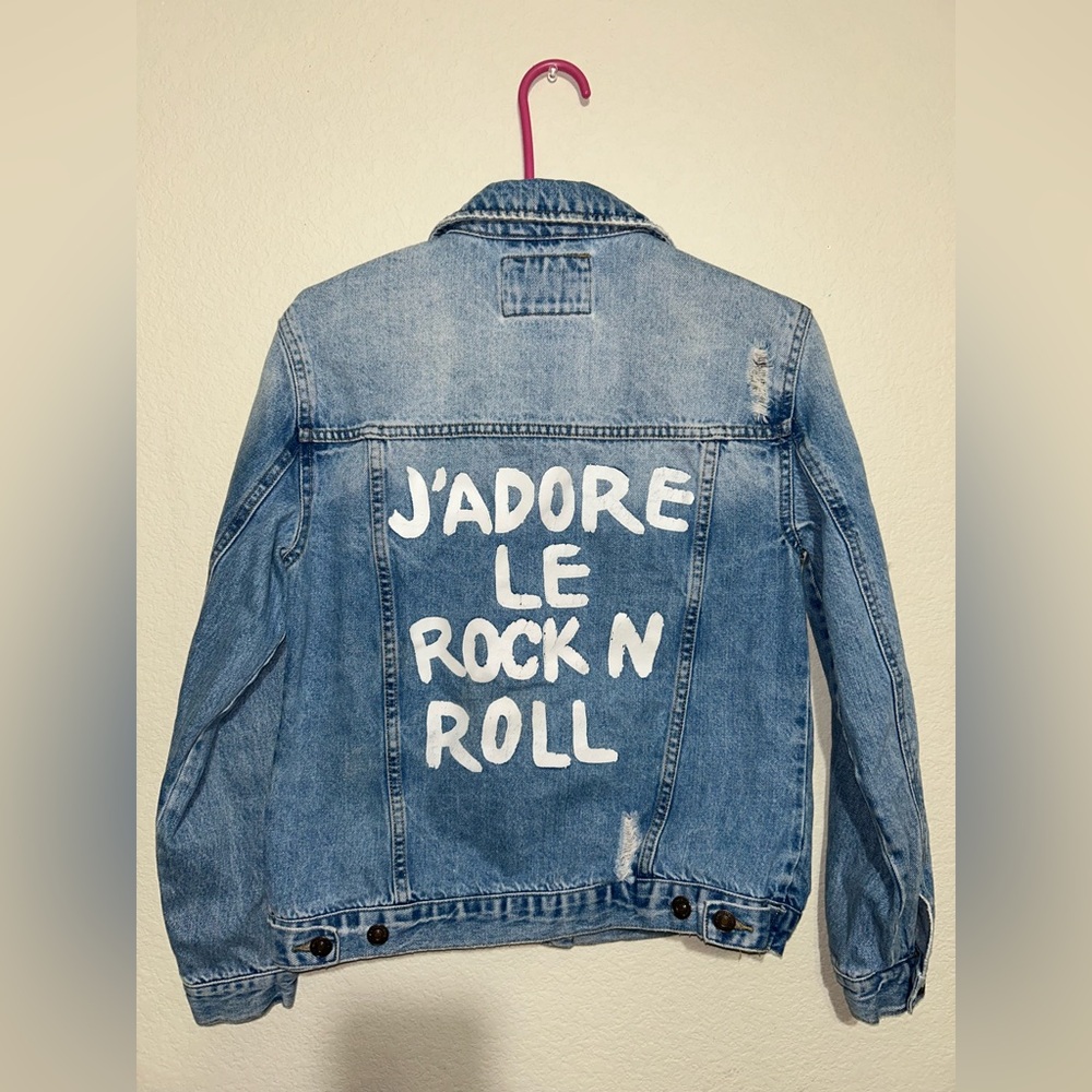 Distressed denim jacket 🖤